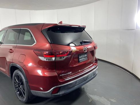 Used 2019 Toyota Highlander SE AWD/4WD image 10