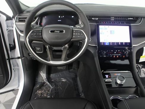 New 2025 Jeep Grand Cherokee Limited image 13