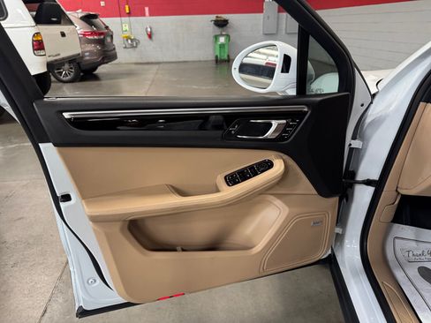 Used 2023 Porsche Macan Turbo AWD/4WD image 13