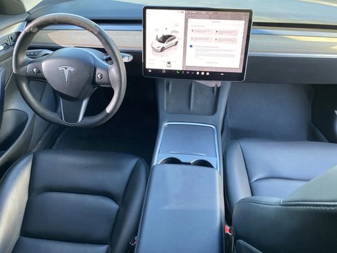 Used 2023 Tesla Model 3 Standard Range image 5