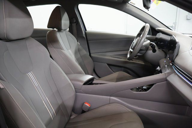 Used 2025 Hyundai Elantra SEL FWD image 27