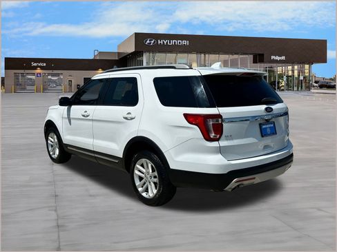 Used 2017 Ford Explorer XLT w/ Equipment Group 201A image 3