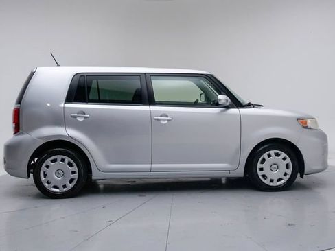 Used 2015 Scion xB FWD image 8