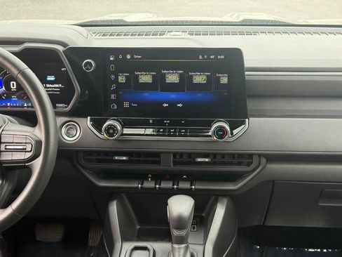 Used 2024 Chevrolet Colorado W/T image 14