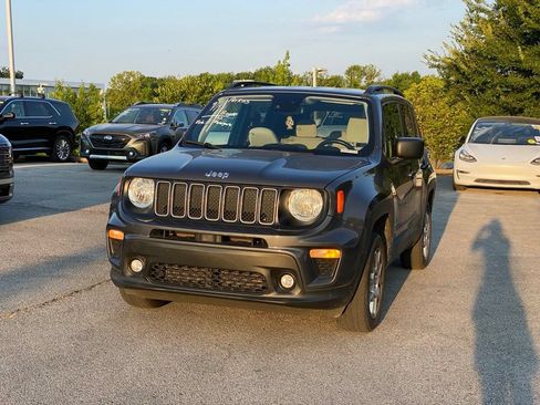 Used 2022 Jeep Renegade Latitude w/ Convenience Group AWD/4WD image 3