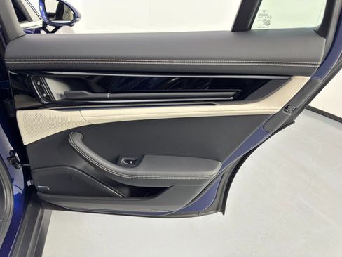 Used 2025 Porsche Panamera 4S w/ Premium Package image 47