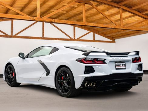 Used 2021 Chevrolet Corvette Stingray Preferred Cpe w/ Z51 Performance Package image 4