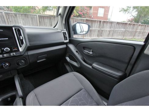 Used 2025 Nissan Frontier SV RWD image 11