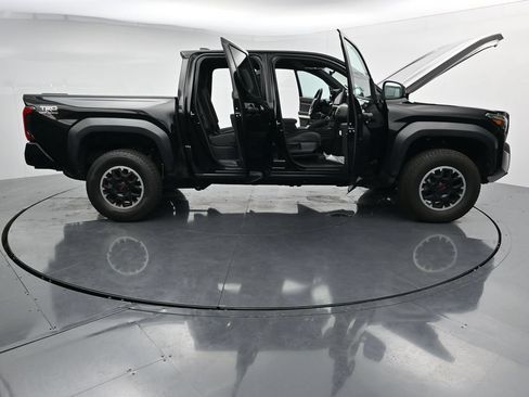 Used 2024 Toyota Tacoma TRD Off-Road AWD/4WD image 41