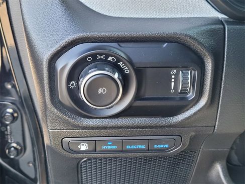 Used 2024 Jeep Wrangler Unlimited image 24