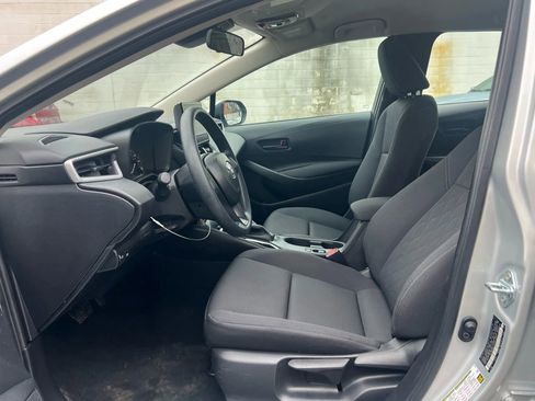 Used 2025 Toyota Corolla LE FWD image 27