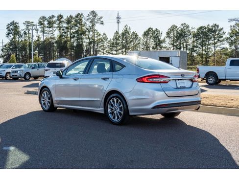 Used 2017 Ford Fusion SE image 7
