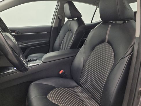 Used 2020 Toyota Camry SE image 17