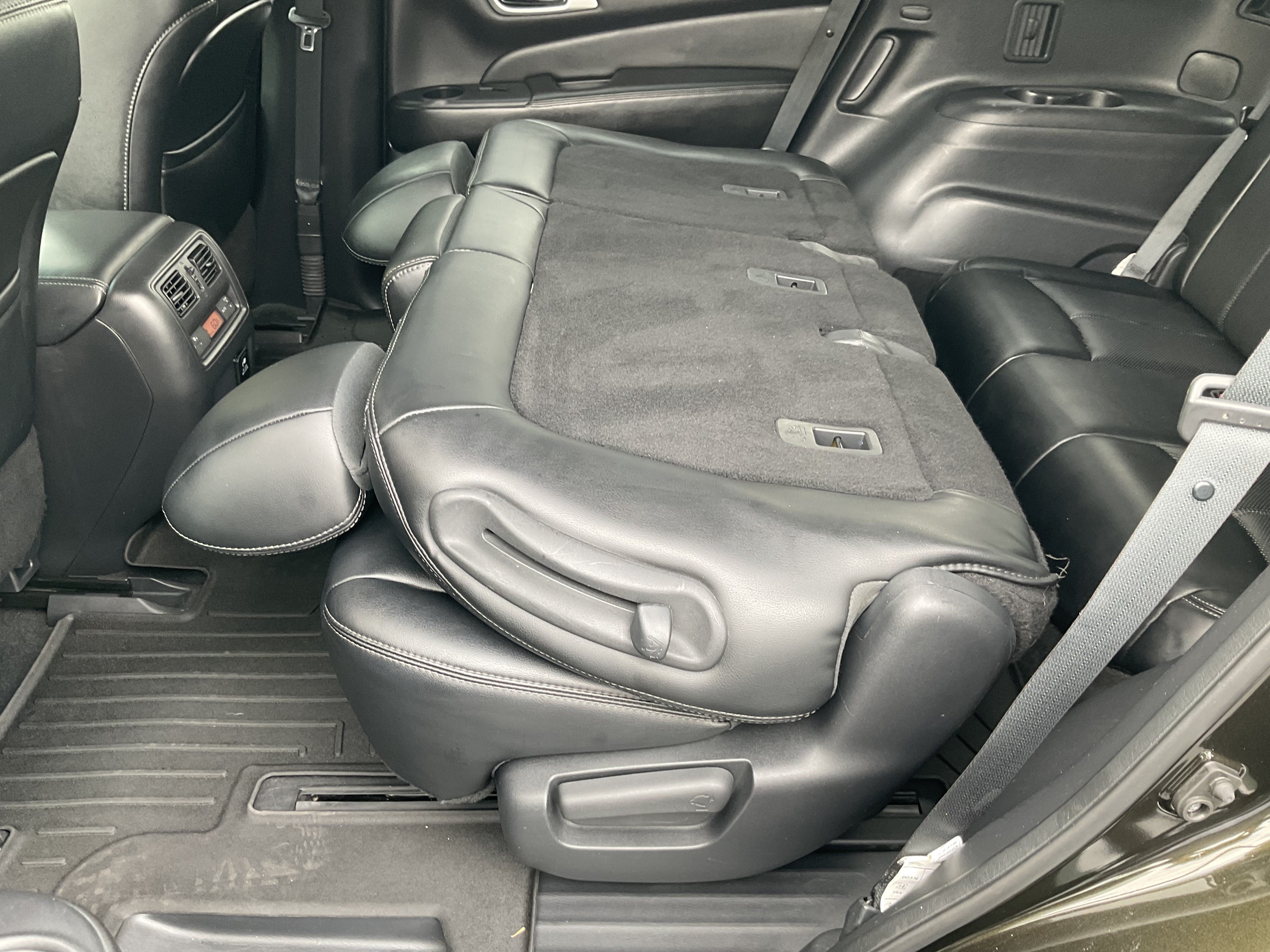 Used 2015 Nissan Pathfinder Platinum FWD image 47