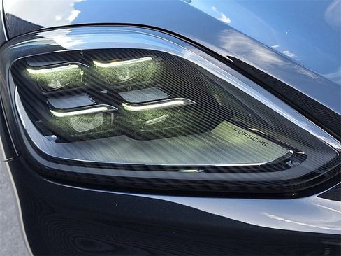 Certified 2025 Porsche Cayenne Base image 15