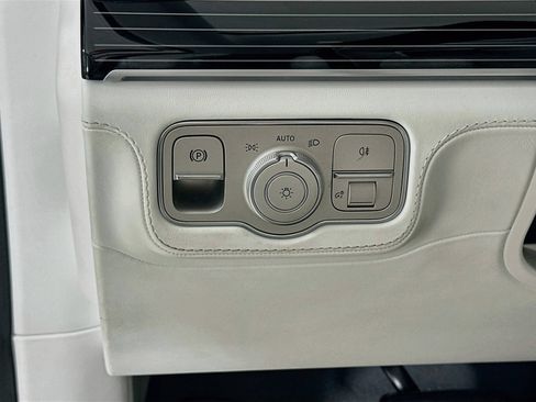 Used 2024 Mercedes-Benz Maybach GLS 600 4MATIC image 11