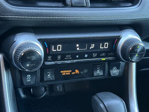 Used 2020 Toyota RAV4 XLE w/ Convenience Package FWD image 22