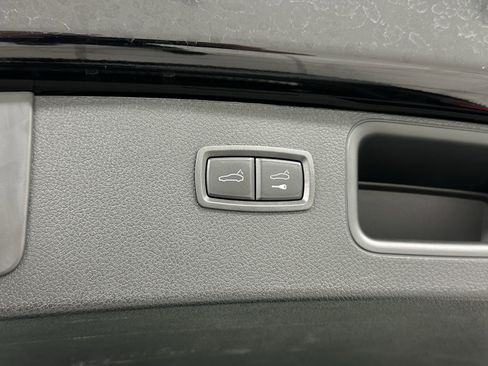 Certified 2025 Porsche Macan image 58