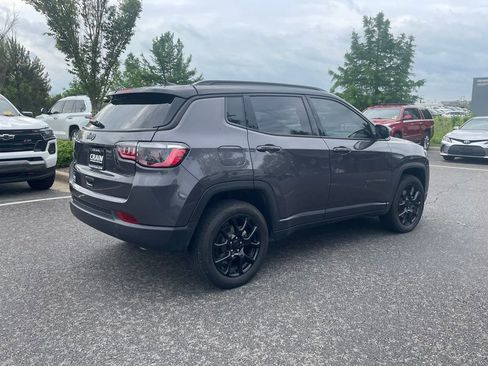 Used 2024 Jeep Compass Latitude w/ Convenience Group AWD/4WD image 8