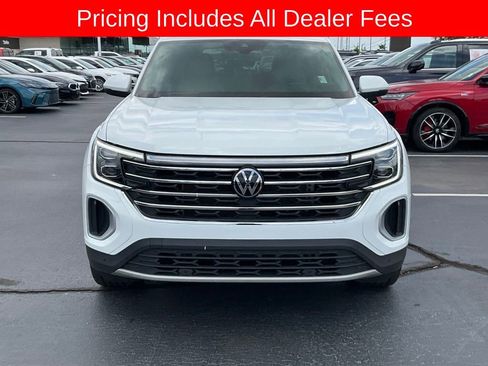 Used 2024 Volkswagen Atlas SE w/ Panoramic Sunroof Package FWD image 5