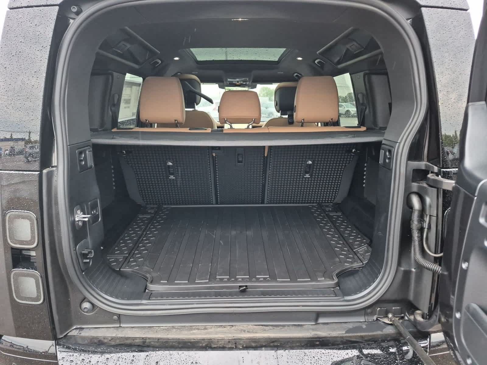 New 2026 Land Rover Defender 110 X-Dynamic SE AWD/4WD image 36