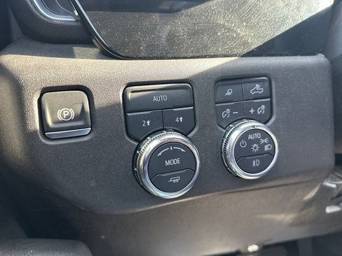 Used 2025 GMC Sierra 1500 SLT image 19