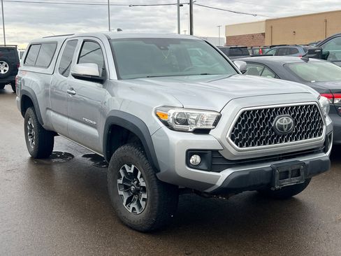 Used 2019 Toyota Tacoma TRD Off-Road image 2