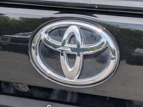 Used 2022 Toyota RAV4 XLE AWD/4WD image 25
