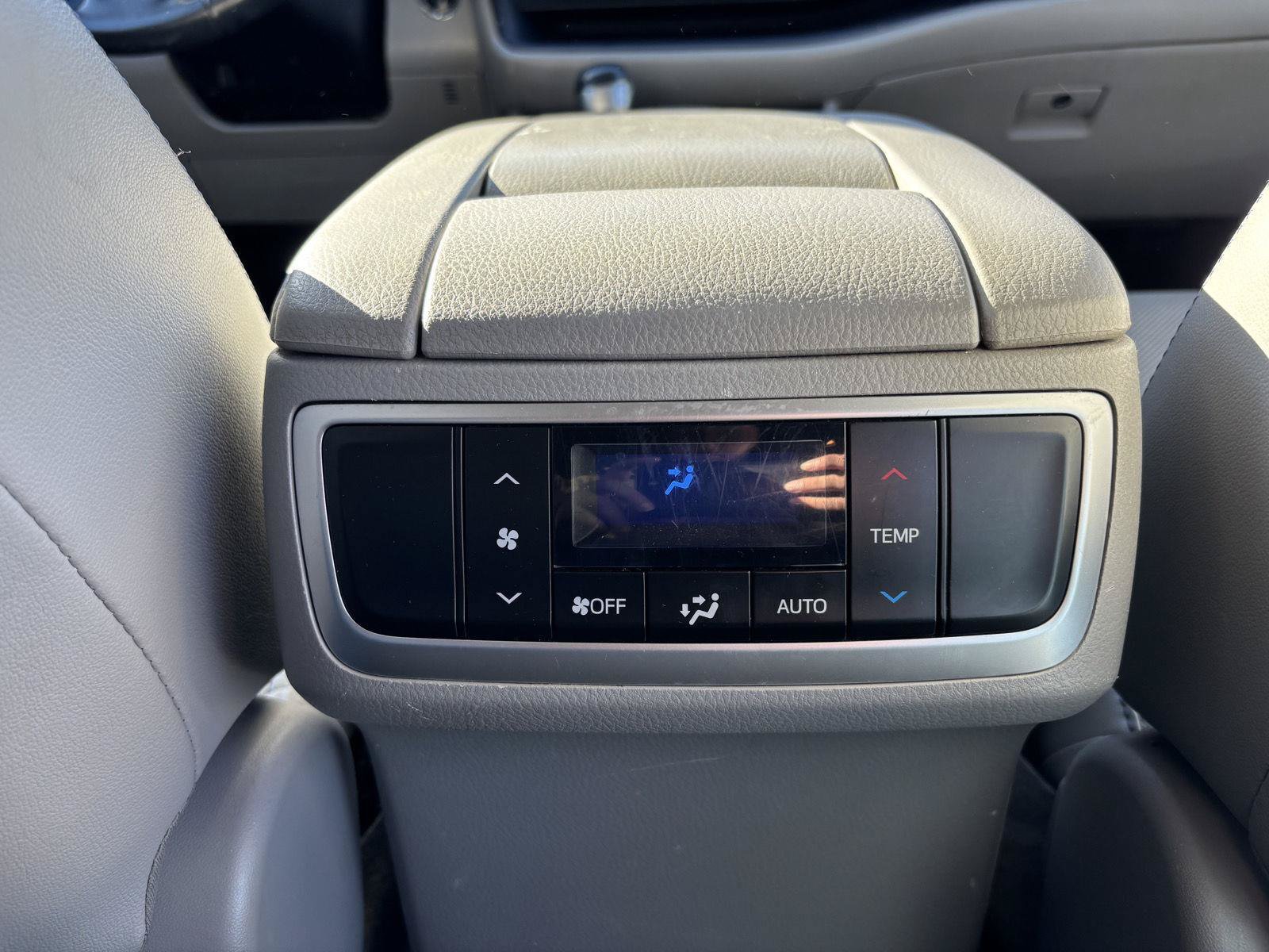 Used 2017 Toyota Highlander Limited AWD/4WD image 25