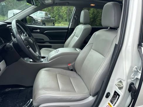 Used 2018 Toyota Highlander Limited Platinum AWD/4WD image 18