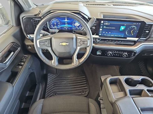 Used 2022 Chevrolet Silverado 1500 LT AWD/4WD image 19