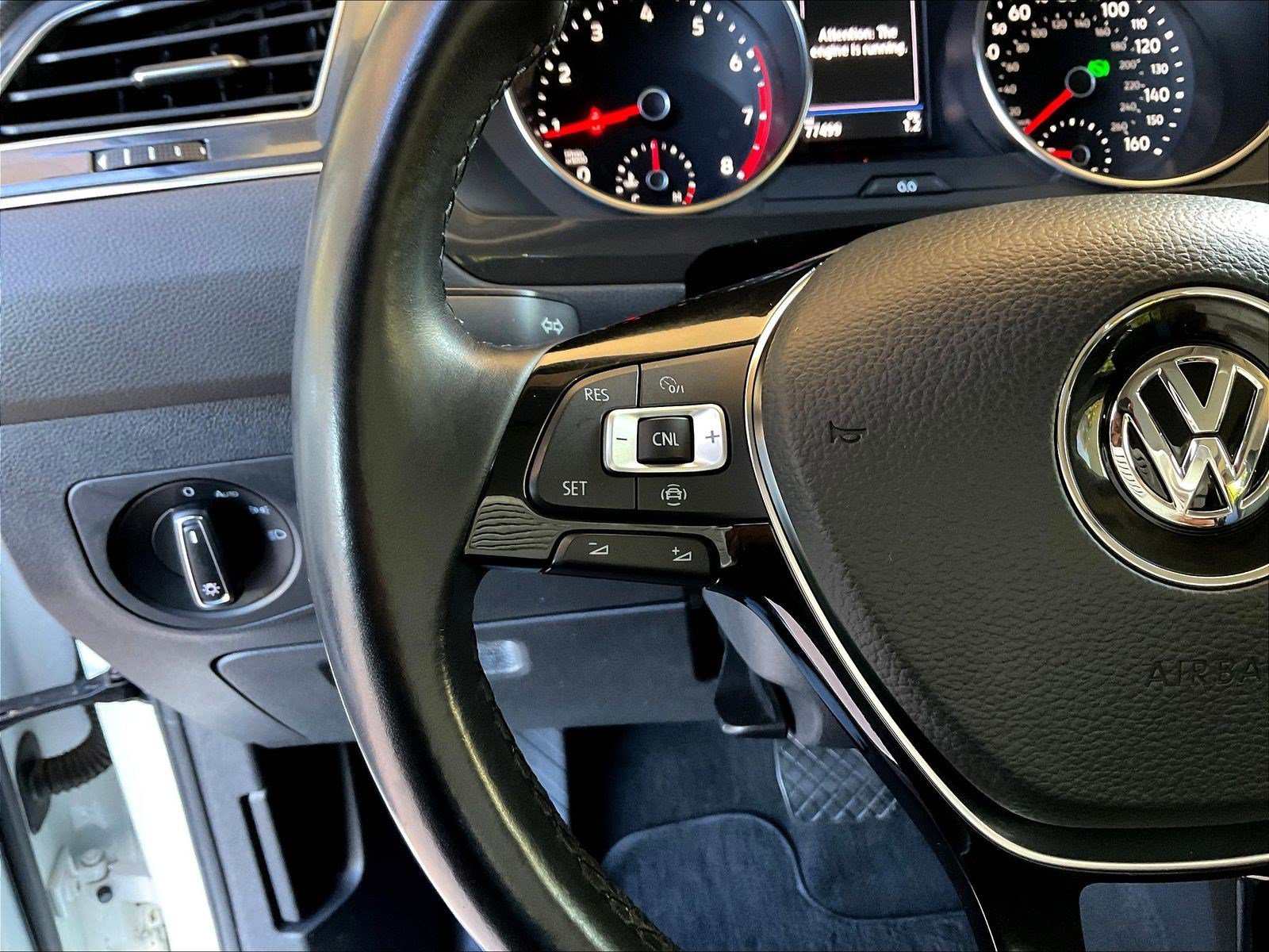 Used 2019 Volkswagen Tiguan SE w/ Panoramic Sunroof Package FWD image 11