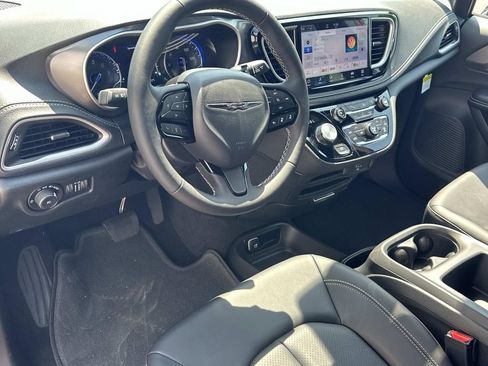 New 2026 Chrysler Pacifica Select w/ S Appearance Package FWD image 2