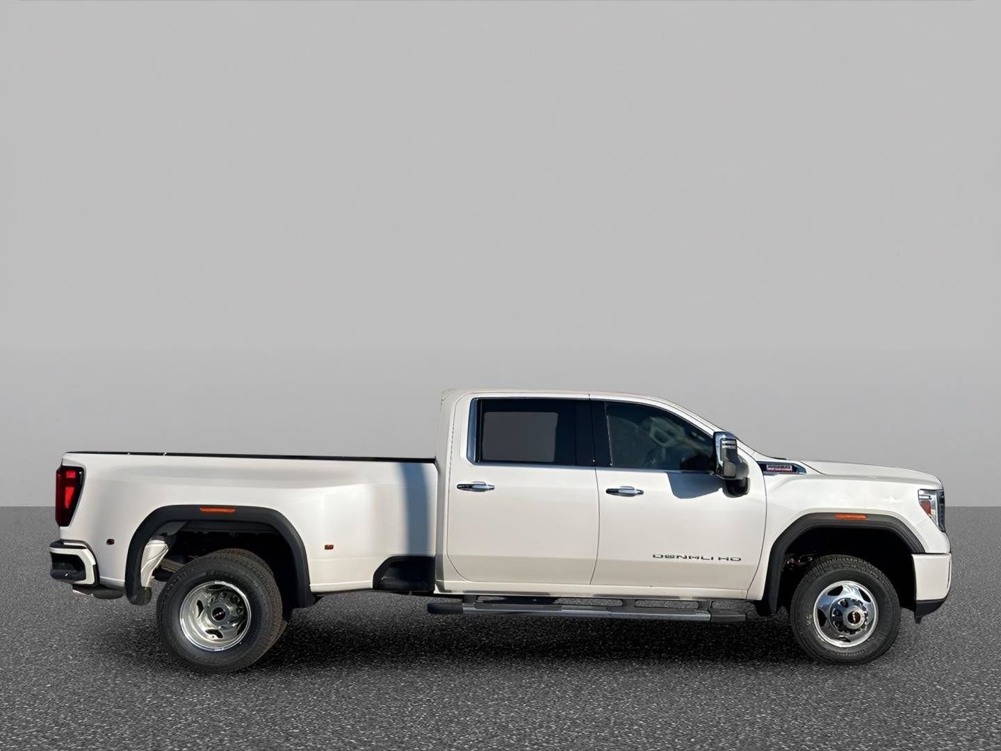 Used 2021 GMC Sierra 3500 Denali w/ Denali Ultimate Package AWD/4WD image 4