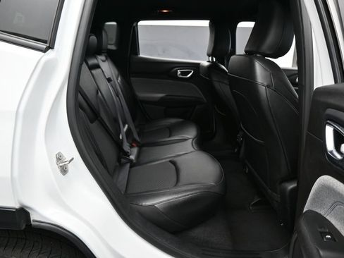Used 2024 Jeep Compass Latitude AWD/4WD image 33