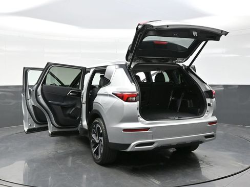 Used 2024 Mitsubishi Outlander SE image 49