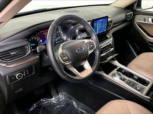 Used 2023 Ford Explorer Limited image 13