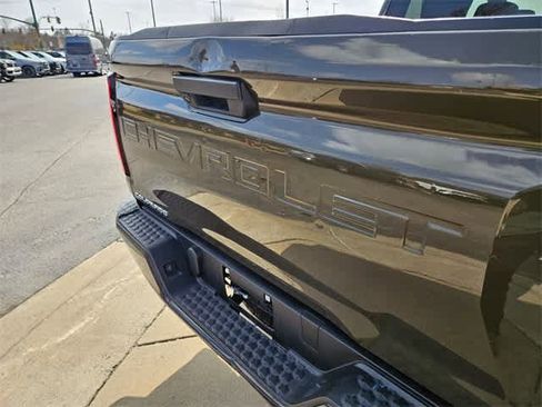 Used 2023 Chevrolet Colorado W/T image 10