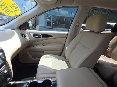 Used 2018 Nissan Pathfinder SV FWD image 19