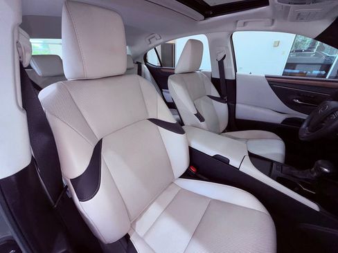 Used 2023 Lexus ES 350 w/ Premium Package FWD image 13