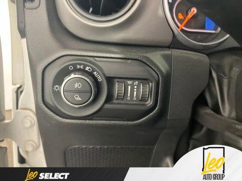 Used 2022 Jeep Gladiator Sport AWD/4WD image 12