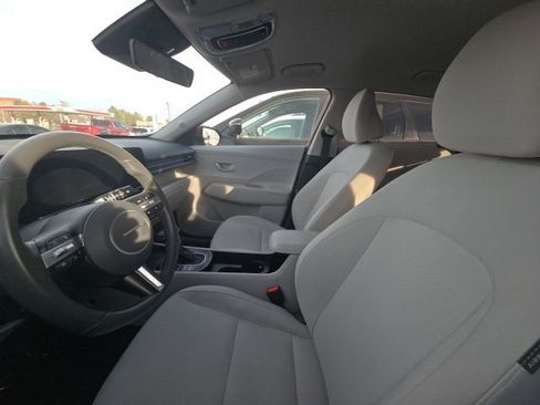 Used 2025 Hyundai Kona SEL image 31