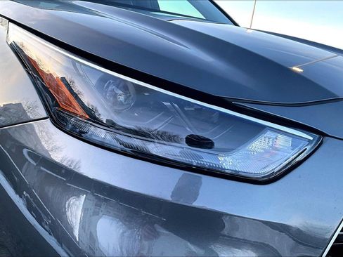 Used 2025 Toyota Highlander XLE image 28