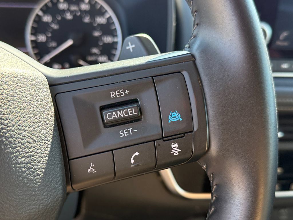 Used 2025 Nissan Rogue SV AWD/4WD image 17