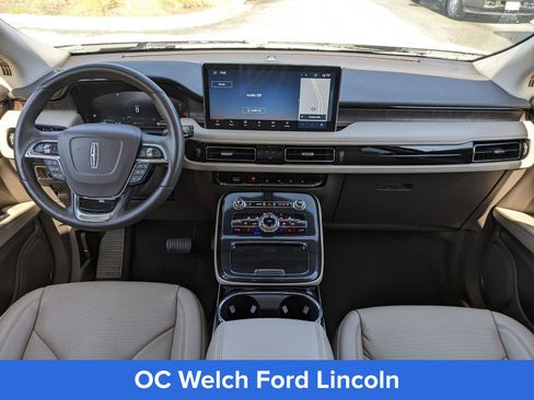 Used 2023 Lincoln Nautilus Reserve image 17