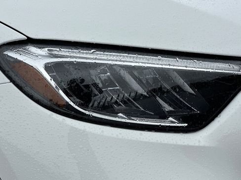 Used 2025 Mercedes-Benz GLC 350e 4MATIC image 10