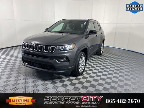 Used 2024 Jeep Compass Latitude AWD/4WD image 3