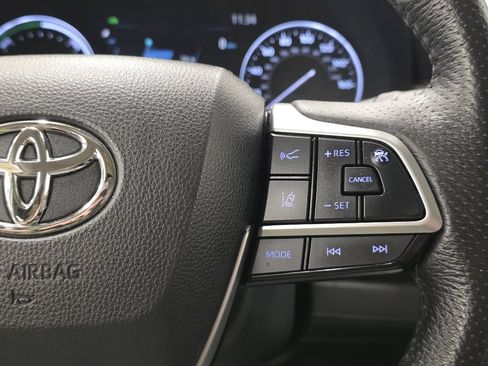 Used 2022 Toyota Sienna Limited AWD/4WD image 34