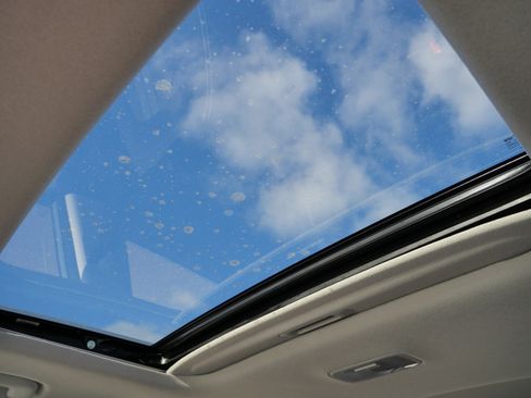 Certified 2023 Hyundai Venue SEL image 34