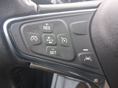 Used 2020 Chevrolet Equinox Premier image 24